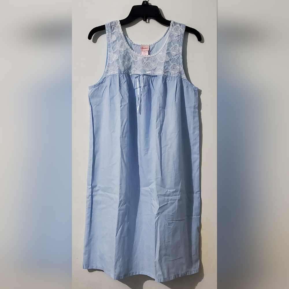 2000s, Secrets Treasures women's nightgown. Excellent condition.